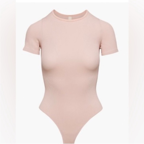 Aritzia the group by babaton seamless tee bodysuit Poetic Pink size Large ribbed - Picture 1 of 8